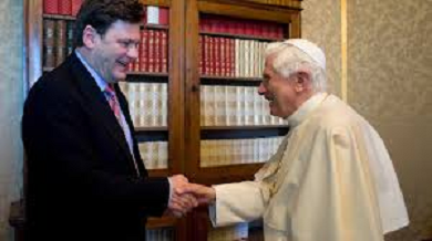 Papa Ratzinger y Peter Seewald